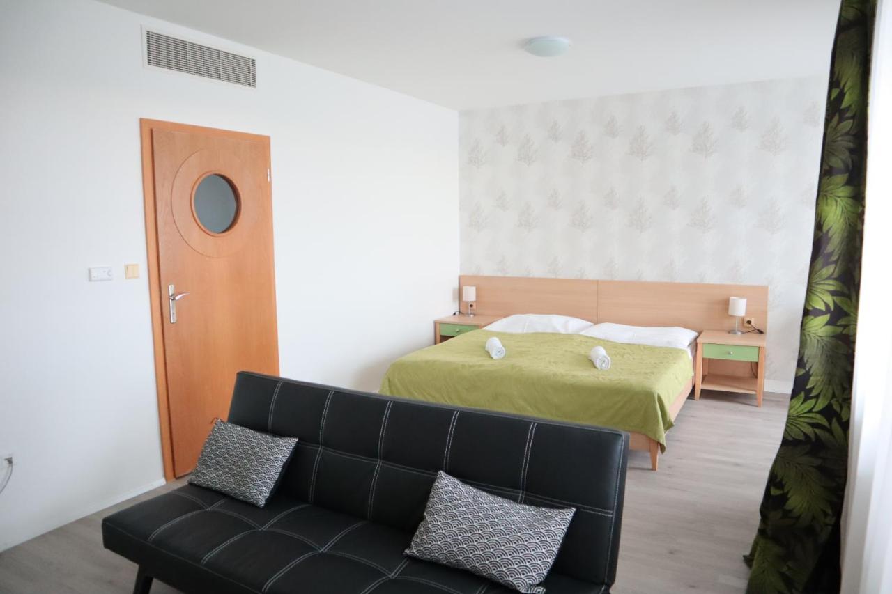 Hotel&Park Divoká Voda Bratislava Esterno foto