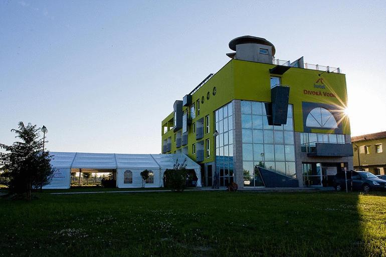 Hotel&Park Divoká Voda Bratislava Esterno foto